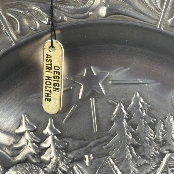 A. Holthe Norway Pewter Julen 1998 Christmas Plate #26 "Visit From The Forrest" - Picture 5 of 14